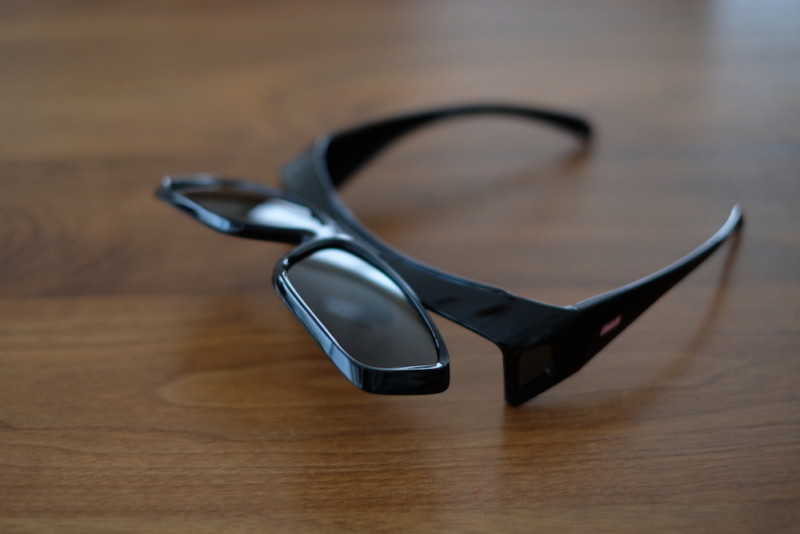 跳ね上げ式偏光オーバーグラス（コールマン）は眼鏡ユーザーにおすすめ。