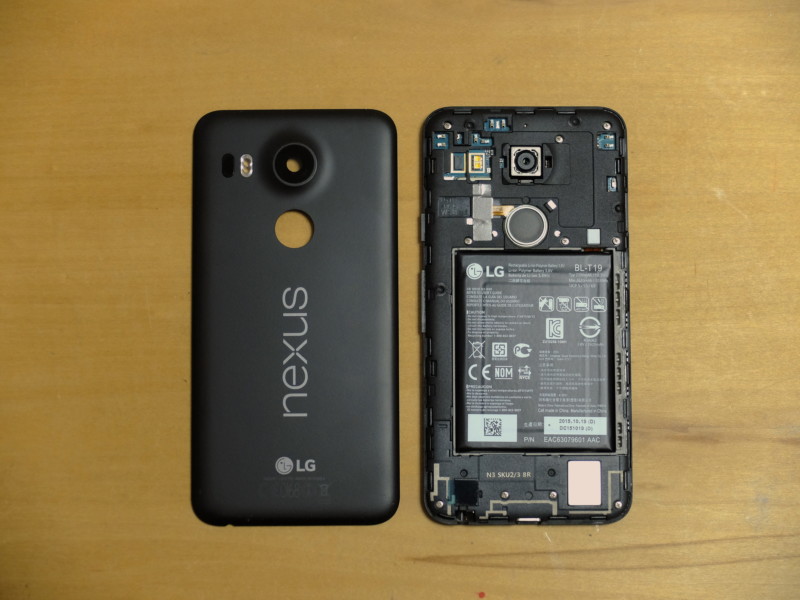 Nexus5Xのバッテリー交換｜裏蓋が外れた