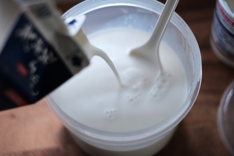 Bifix（ビフィックス）ヨーグルト｜牛乳を混ぜる