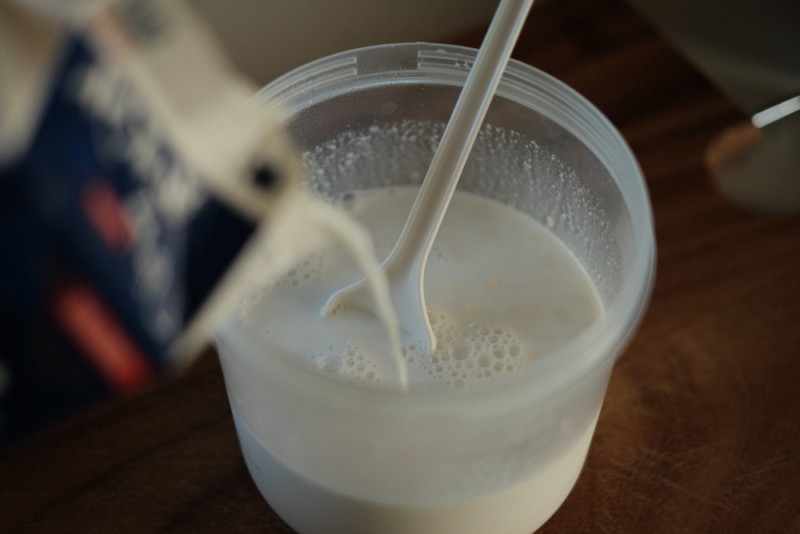 『豆乳グルト プレーンタイプ』（マルサンアイ）｜牛乳と合わせる