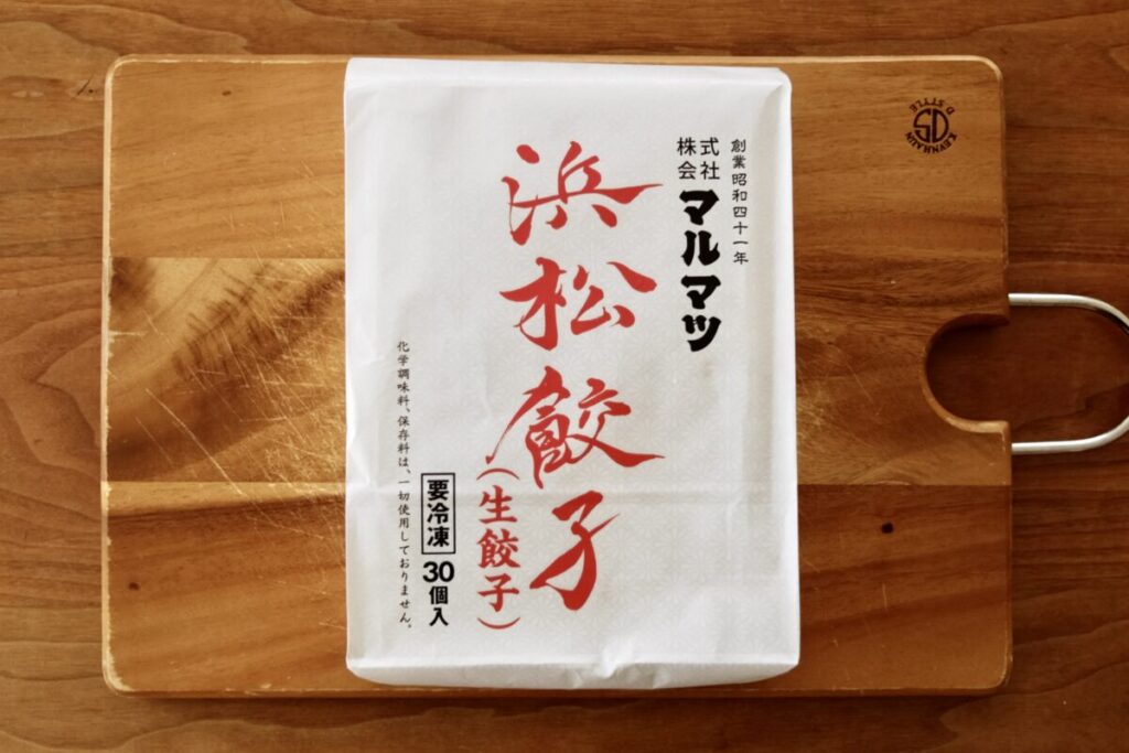 マルマツの冷凍生餃子「浜松餃子（30個入）」｜パッケージ